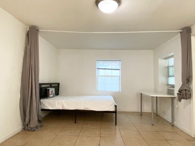 Foto del edificio - 620 Midvale Ave