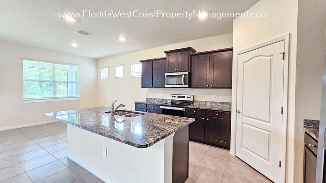 Foto del edificio - LOVELY 4 BED/2 BATH LAKEWOOD RANCH HOME! A...