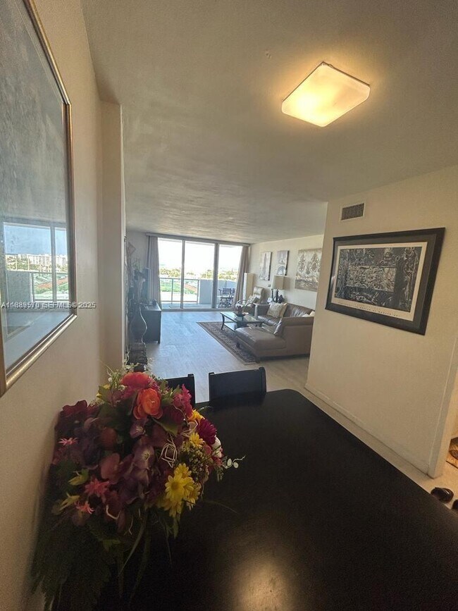 Foto del edificio - 1200 West Ave