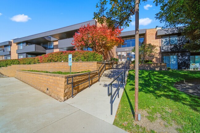 Building Photo - 1255 N Sterling Ave