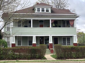 Building Photo - 426-428 S Westnedge Ave