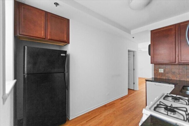 Foto del edificio - 2 bedroom in Chicago IL 60613