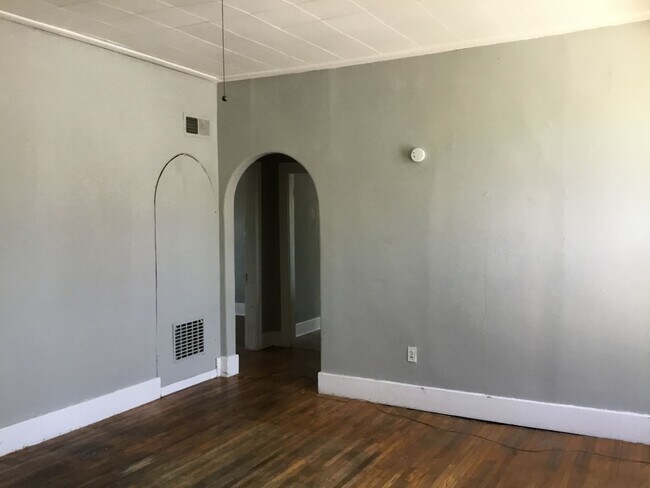 Building Photo - 620-622 South 10th Street