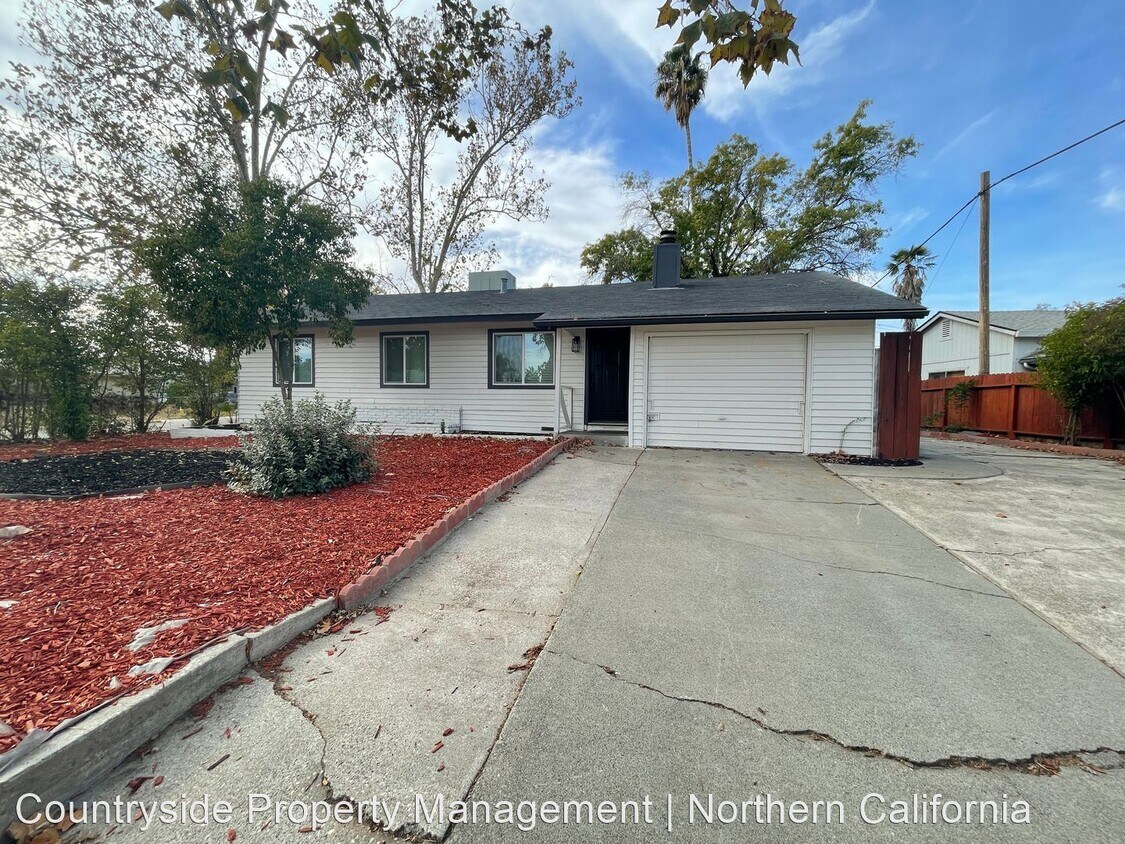 3 br, 1.5 bath House 6701 Medora Dr House Rental in North Highlands