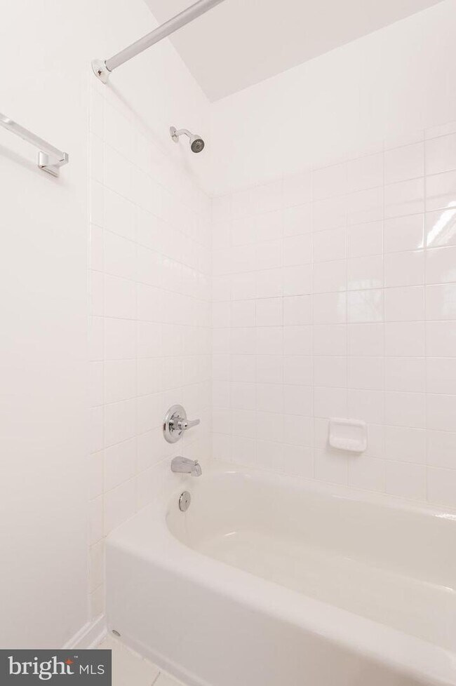 Building Photo - 107B Burck St