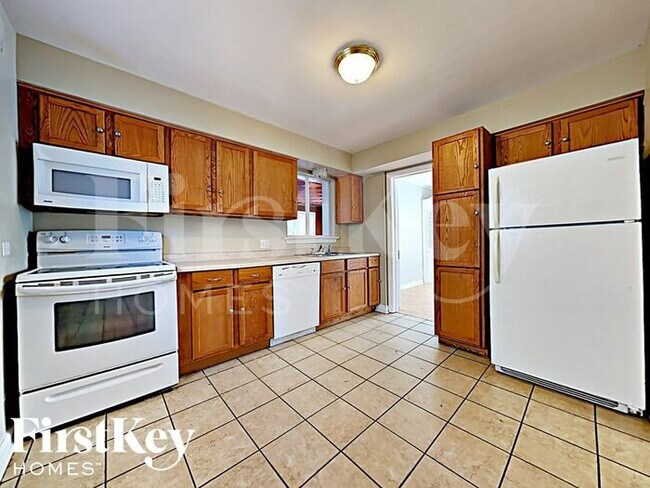 Building Photo - 1573 West 100th Place