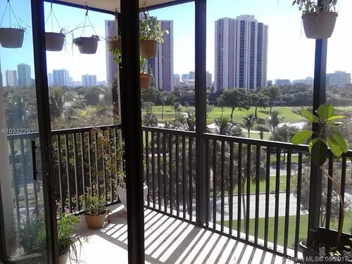 Foto del edificio - 3101 N Country Club Dr