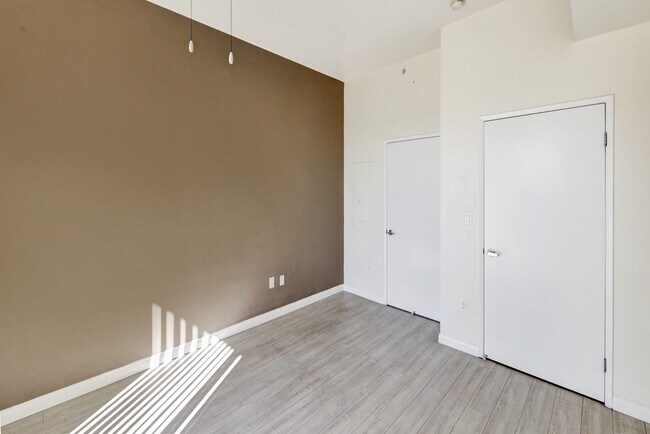 Building Photo - 488 E Ocean Blvd