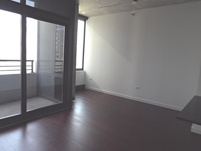 Building Photo - 235 W Van Buren St