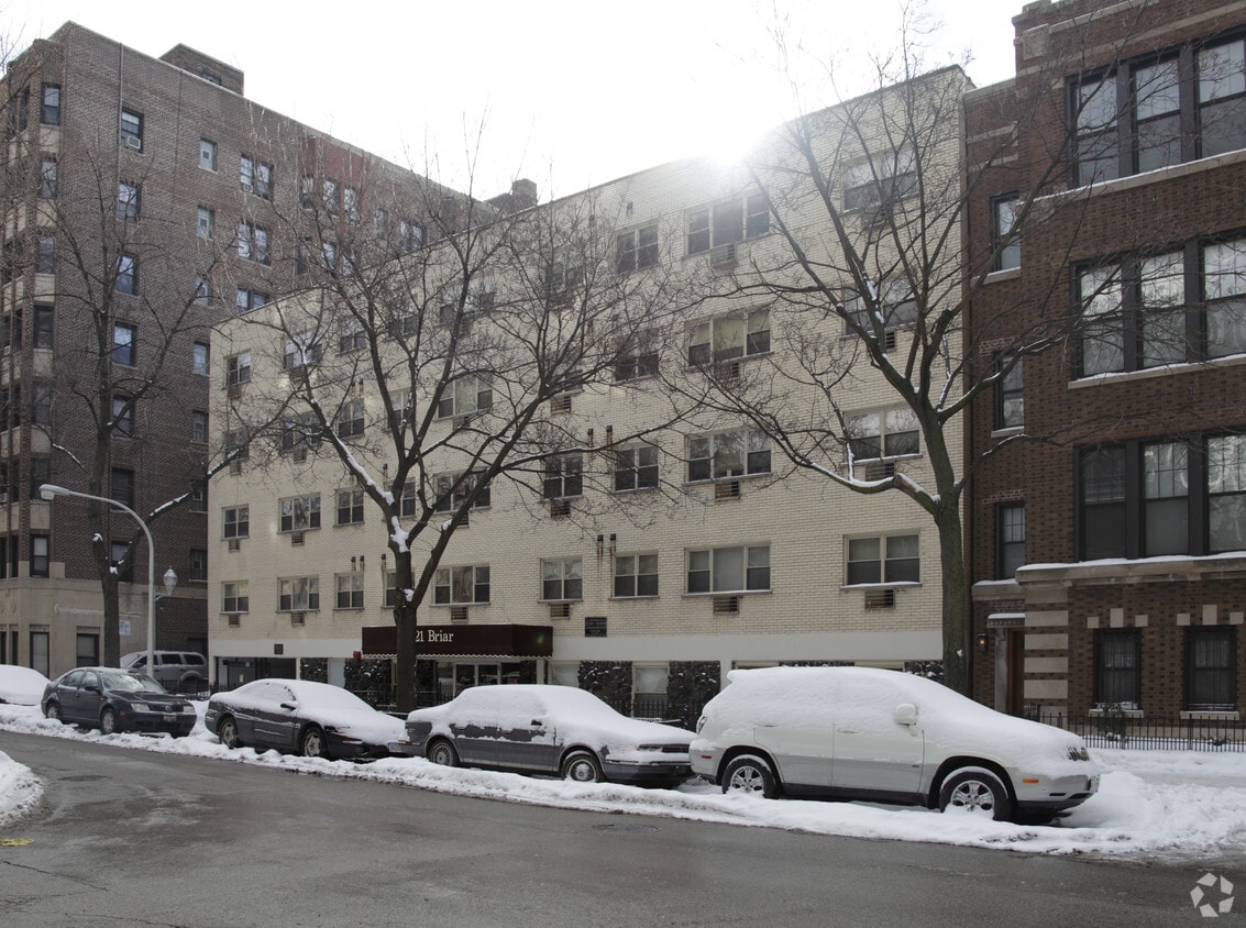 Building Photo - 521 W Briar Pl