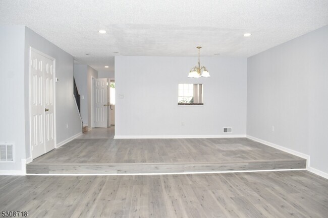 Building Photo - 7 Kirby Ln