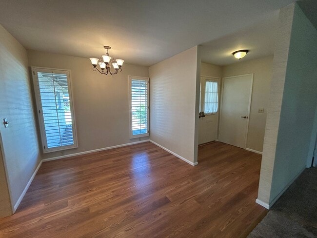 Building Photo - 6589 Meadowridge Dr