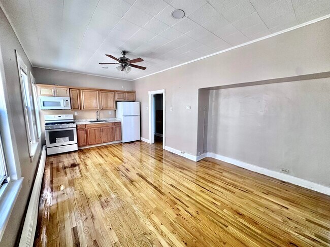 Building Photo - 212 Plainfield Ave