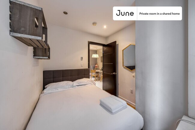 Foto del edificio - Private bedroom in 4 bed/2 bath Home