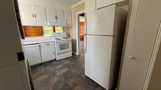 Building Photo - 307 S George Wallace Dr