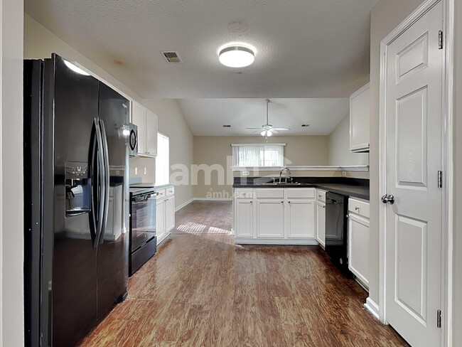 Building Photo - 25 Waterway Dr