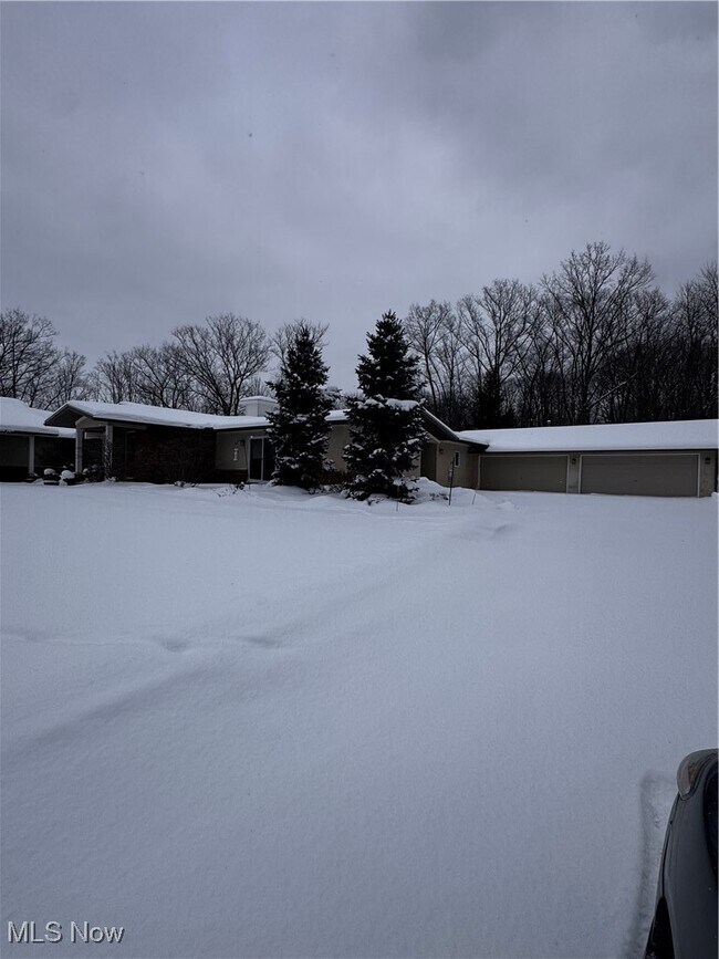 Building Photo - 7633 Hidden Valley Dr