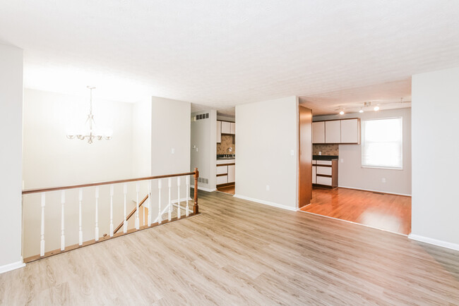 Building Photo - Beautiful Bi-Level Home!