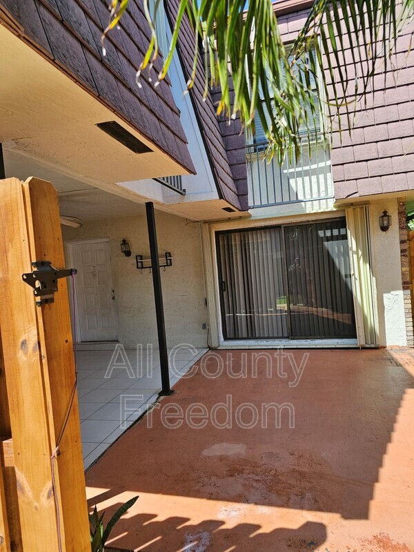 Building Photo - 7572 Courtyard Run E