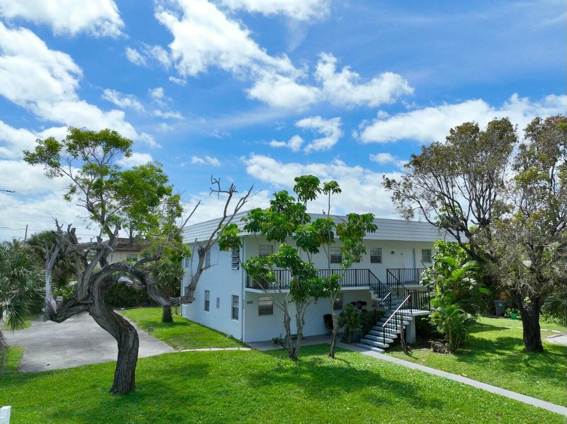 Foto principal - 906 Foresteria Dr