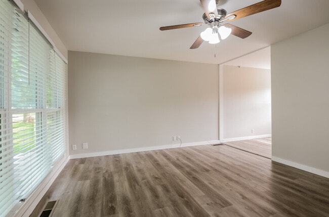 Foto del edificio - 2406 N Auburn St