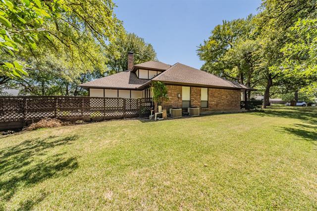 Foto del edificio - 8808 Sylvan Ct