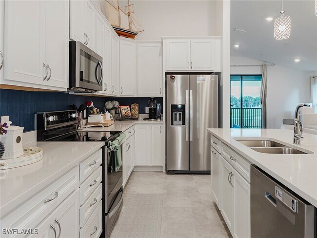 Foto del edificio - 5690 Mayflower Way