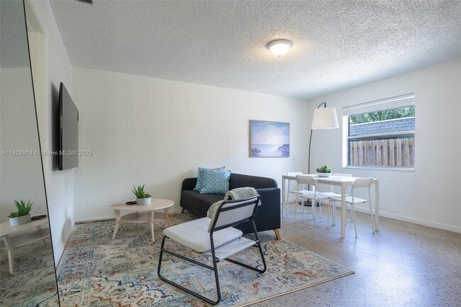 Building Photo - 605 SW 14th Terrace