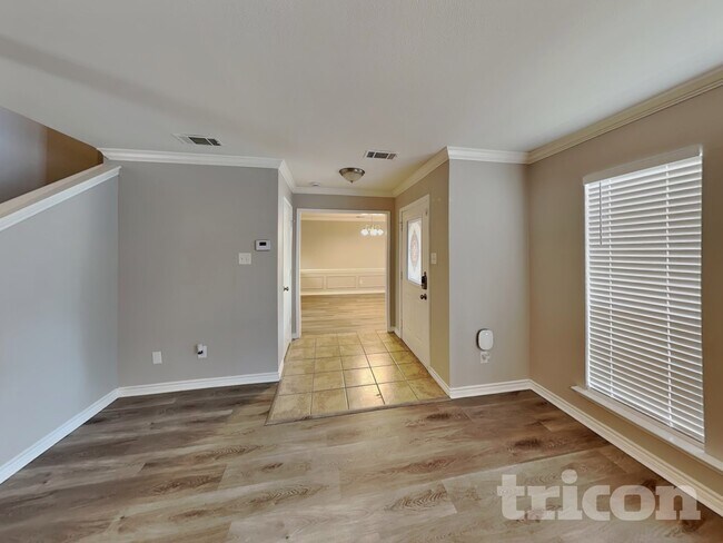 Foto del edificio - 2124 Glenn Ln