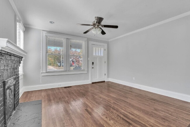 Building Photo - Stylish 2-Bed, 2-Bath Residence with Moder...