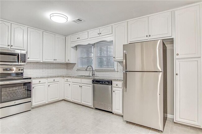 Building Photo - 2275 Clifton Springs Rd