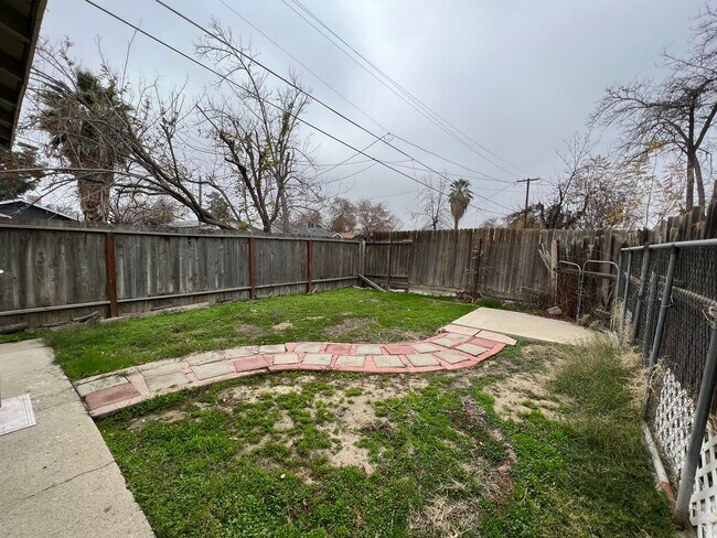 Foto del edificio - 411 Ray St