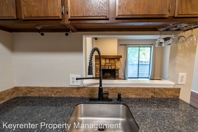 Foto del edificio - 2 br, 2 bath House - 6358 S 80th E Ave Unit E