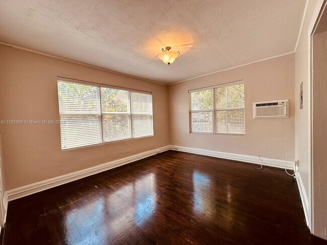 Building Photo - 344 Mendoza Ave
