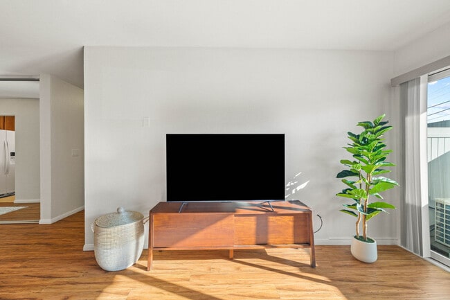 Foto del edificio - 3030 Suncrest Dr