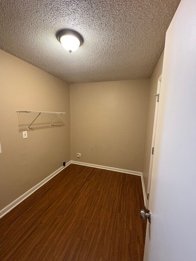 Building Photo - 619 Placid Dr