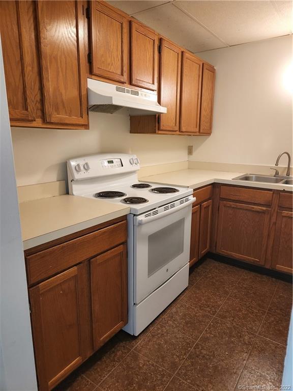 120 Elizabeth St Unit 204, Norwich, CT 06360 Room for Rent in Norwich