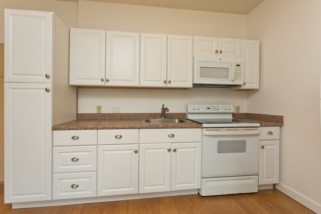 Building Photo - Plantation Town Apartments #112