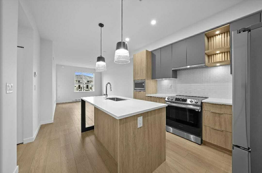 Primary Photo - 20695 Eastleigh Cres