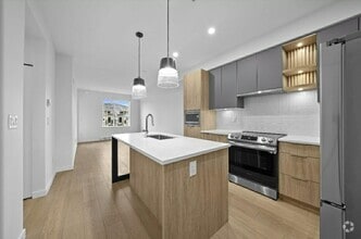 Building Photo - 20695 Eastleigh Cres