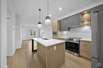 Building Photo - 20695 Eastleigh Cres