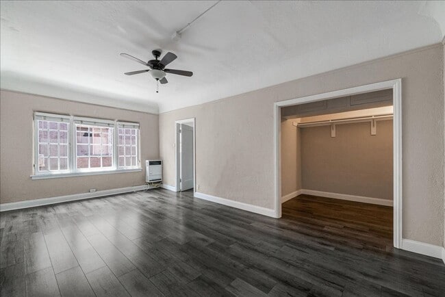 Building Photo - Beautiful Studio Apartment! Minutes from S...
