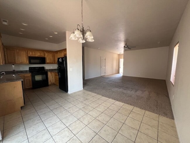 Building Photo - Grand Legacy Townhome