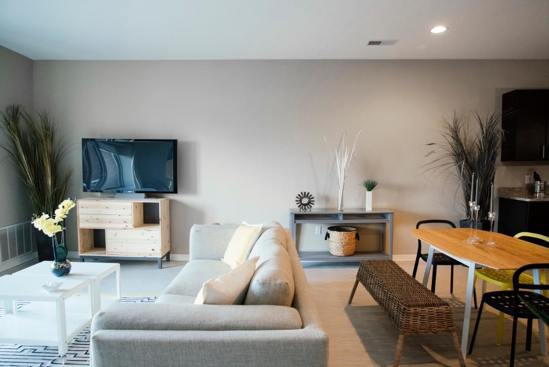 2 Bedroom Living Room - Waters Edge Apartments of Harbortown