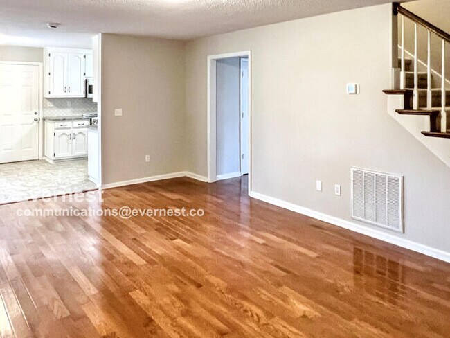 Foto del edificio - 128 Pebblebrook Cir