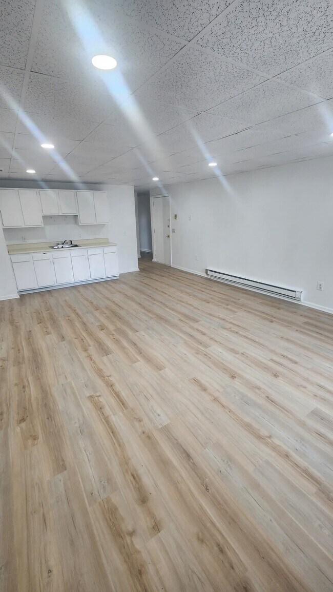 Foto del edificio - 38 W Main St