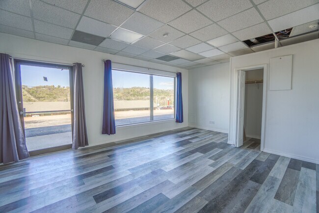 Foto del edificio - 4 Fisher Creek Dr