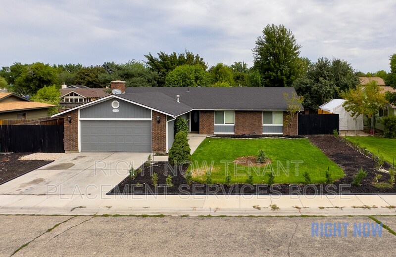 Foto principal - 11156 W Gunsmoke St