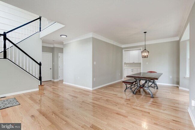 Foto del edificio - 2408 Ripplemeade Ct