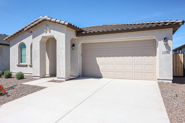 Foto del edificio - COMING SOON! Welcome to this modern newer ...